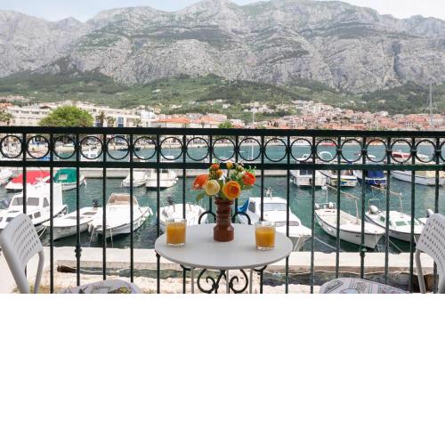 Apartment Bura 1 Apartment in Makarska, seafront, free parking