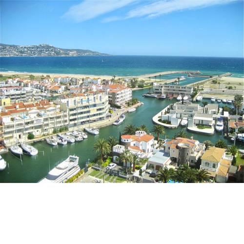 Apartment by the sea