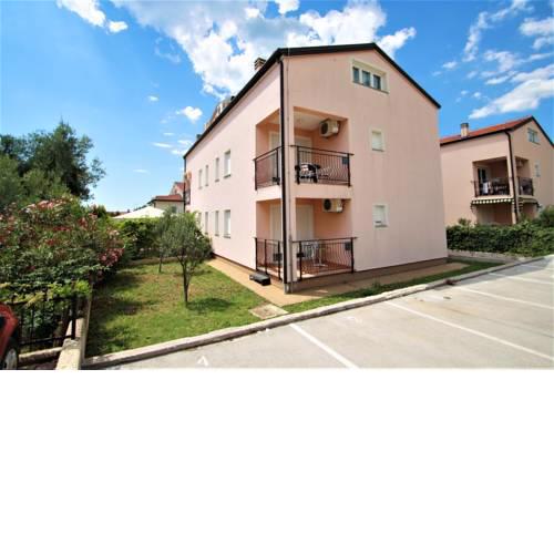 Apartment Complex Mendikovic
