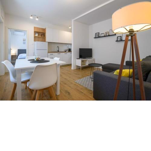Apartment EMARO