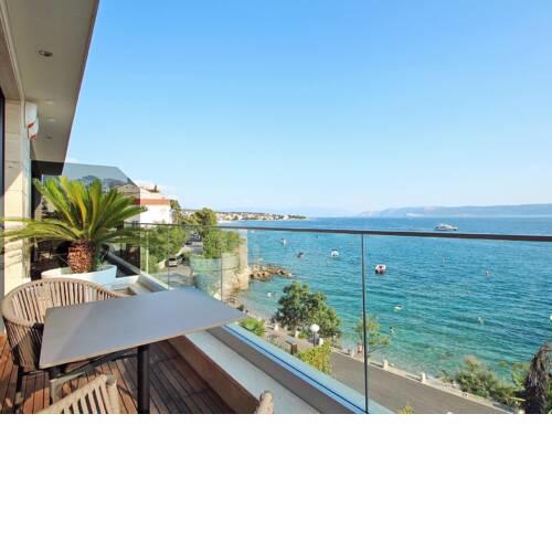 Apartment for 4 persons with a private pool and sea view in Crikvenica