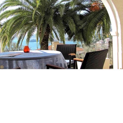 Apartment for two persons with sea view in Trogir near the beach