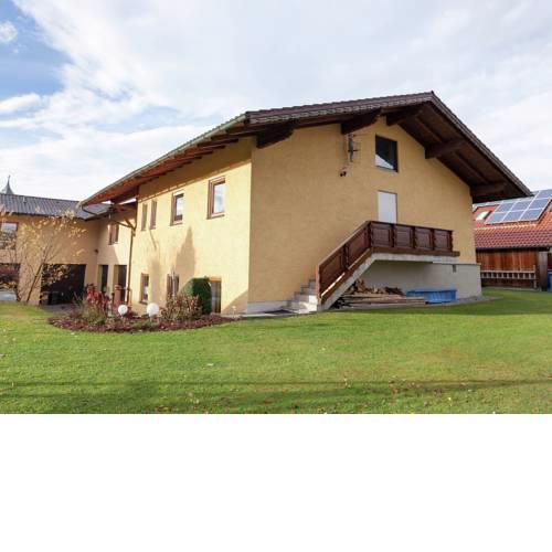 Cozy Apartment in Ruhmannsfelden with Swimming pool