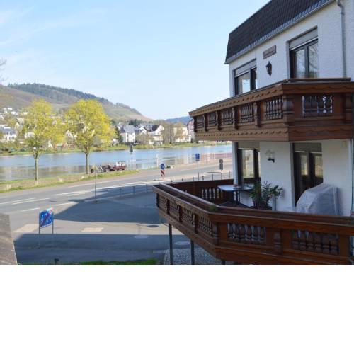 Cozy Apartment in Alf with River Nearby