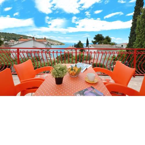 Apartment House Juretic - 50 m from the beach