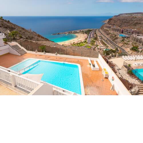 Apartment in Amadores with terrace pool and great views