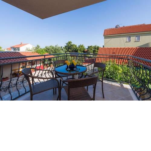 Apartment in Bol with balcony, air conditioning, Wi-Fi, washing machine (156-7)