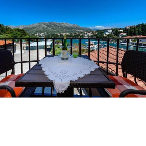 Apartment in Cavtat with sea view, balcony, air conditioning, WiFi (3686-2)