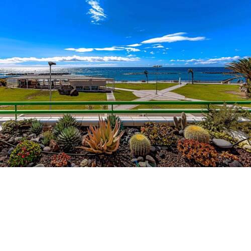 Apartment in complex Altamira with direct sea view