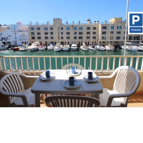 Apartment in Empuriabrava, 400 meters from the beach, sleeps 6 people