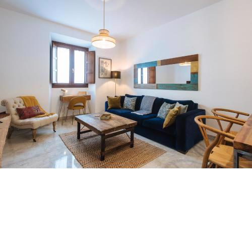 Apartment in former monastery With patio in City Centre Free parking