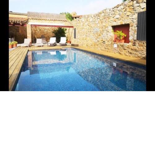 Apartment in Pals Sleeps 4 with Pool and Air Con