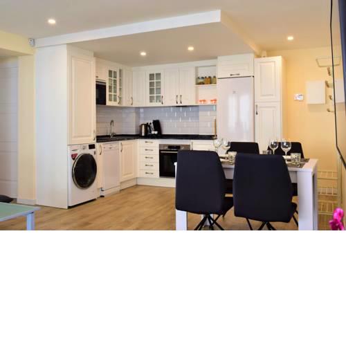 Apartment in Salou next to the beach for families,WIFI