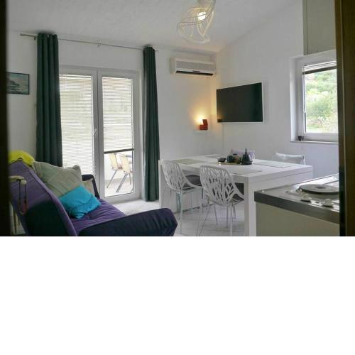 Apartment in Sumpetar Jesenice with sea view, balcony, air conditioning, WiFi 5027-3