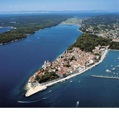 Apartment in Supetarska Draga with Seaview, Balcony, WIFI (4325-3)