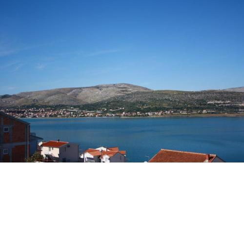 Apartment in Trogir with sea view, balcony, air conditioning, WiFi 4201-2