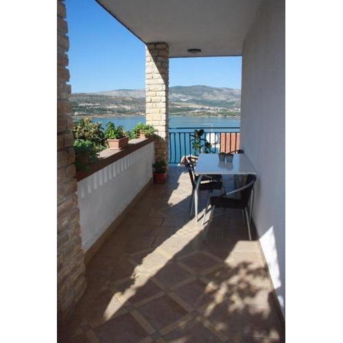 Apartment in Trogir with sea view, balcony, air conditioning, WiFi 4201-3