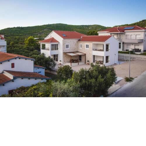 Apartment in Vodice with terrace, air conditioning, WiFi, washing machine (4932-1)