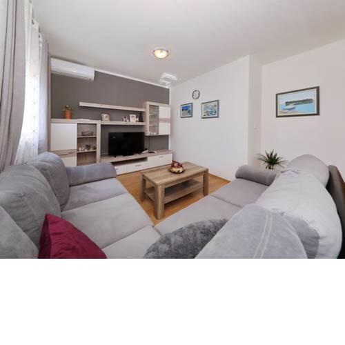 Apartment Luka