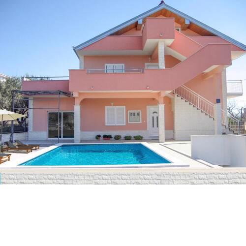 Apartment Lunne with Private Pool