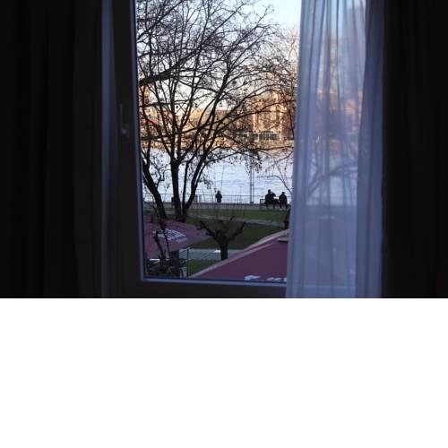Apartment mit 1. Schlafzimmer und Rheinblick