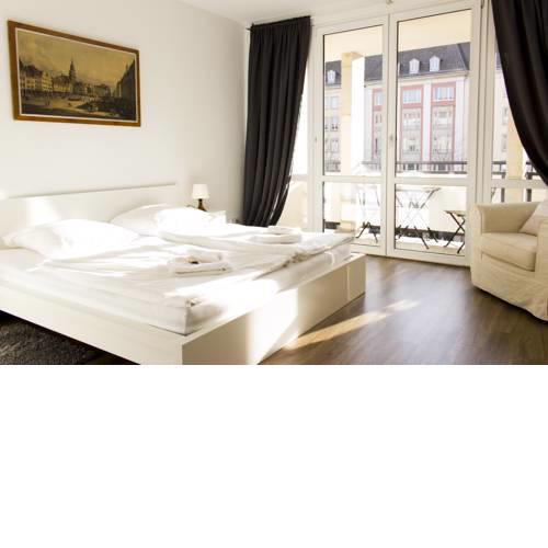 Luxus Apartment im Palais am Neumarkt mit Balkon