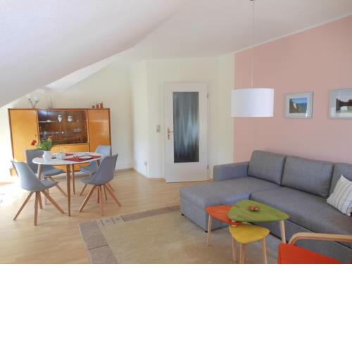 Apartment mit Balkon