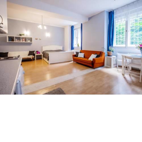 Apartment of character with a private garden