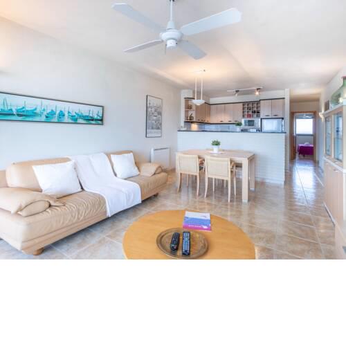 Apartment on the 4th floor with elevator, sea and canal views
