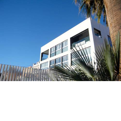 Apartment on the beach with parking