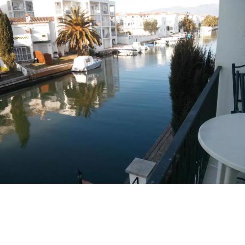 Apartment on the channel