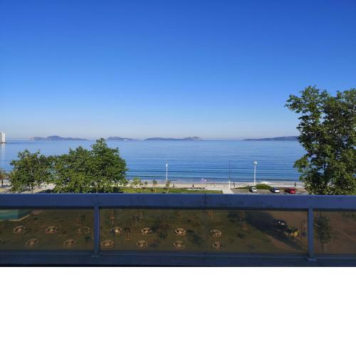 Apartment on the first line of Samil beach and with frontal views of the sea