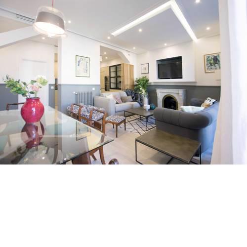Apartment Plaza Santa Ana 10