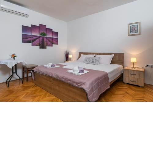 Apartment Purple - Petra