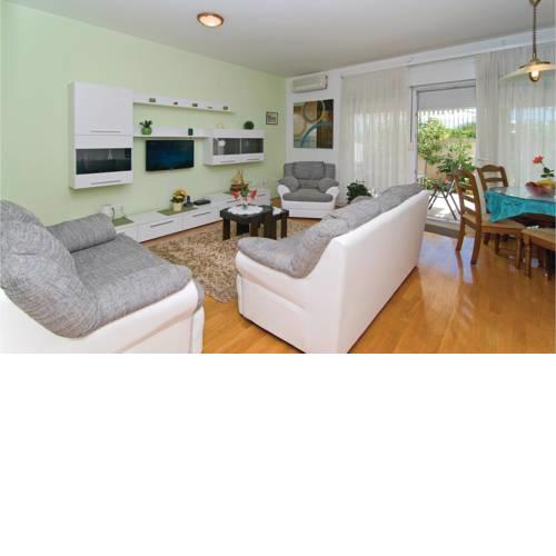 Apartment Split 28