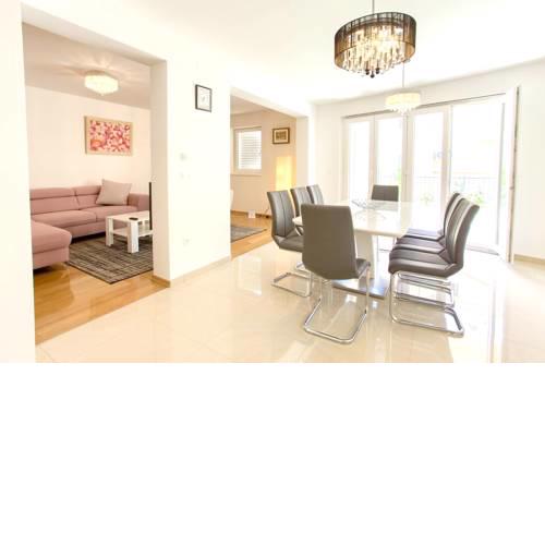 Apartment Ulica Svetog Apolinara