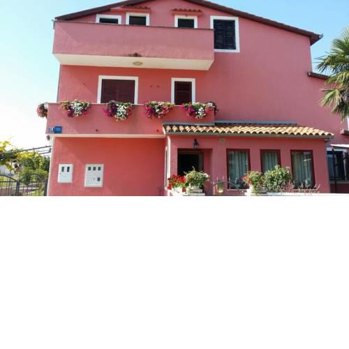 Apartment Varvari 17751b
