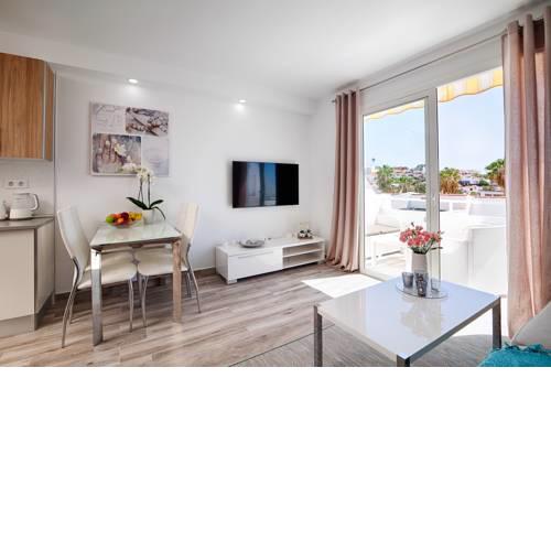 Apartment with amazing ocean view - Island Village Heights