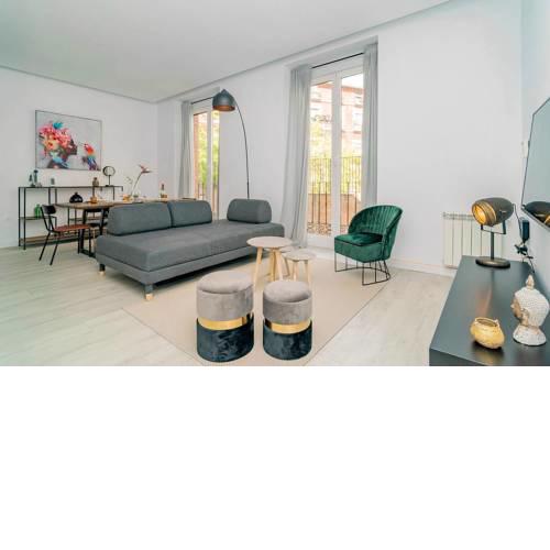 Apartment with Balconies in La Latina by Batuecas