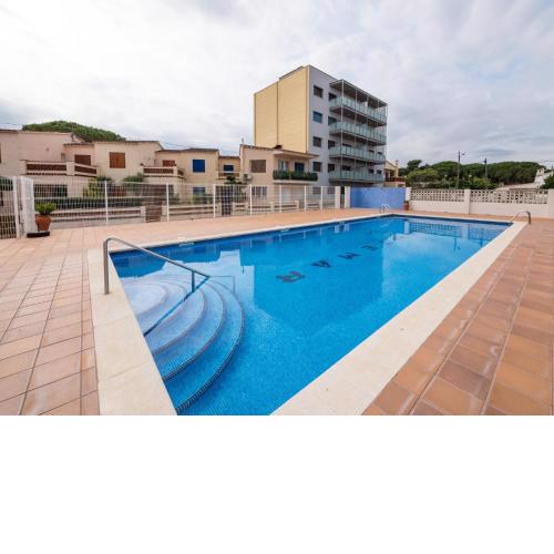 Apartment with community pool for 4 people