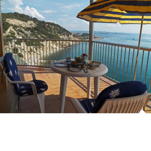 apartment with direct access to the sea