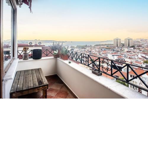 Apartment with Fascinating View in Besiktas