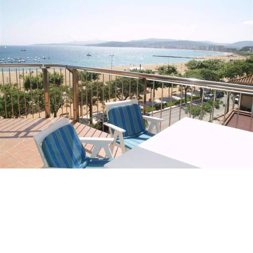 APARTMENT WITH GREAT TERRACE AT FIRST LINE