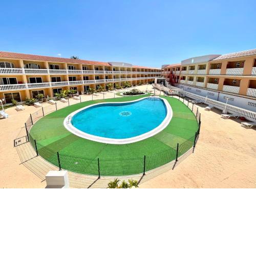 Apartment with pool, FreeWifi, by the sea in Costa del Silencio, Tenerife South