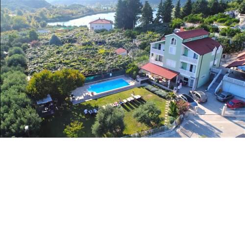 Apartment with Pool