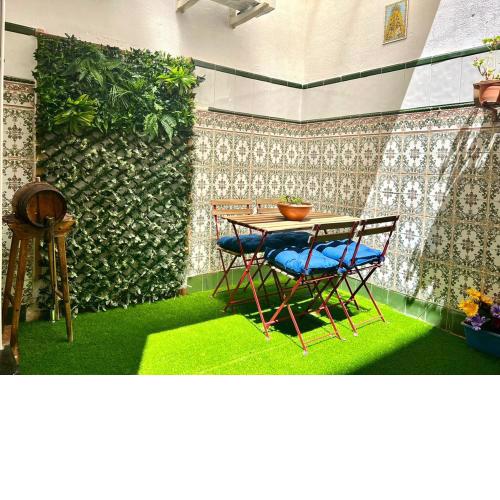 Apartment with private patio close the old town