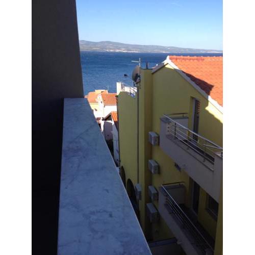 Apartment with sea view & close to the beach