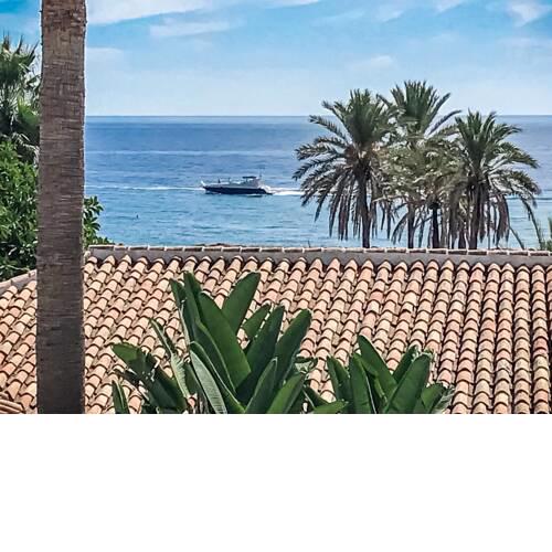 Apartment with sea views within Hotel Puente Romano Marbella