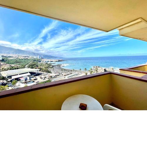 Apartment with spectacular views, Atlantic Ocean, pool y free wifi in all common areas