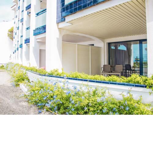 Apartment with terrace and air conditioning near the beach